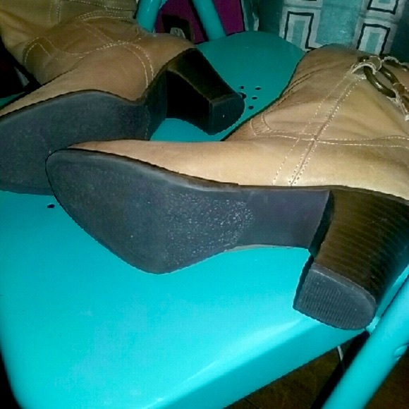 Light Tan Leather Boots size 9 - Picture 3 of 4
